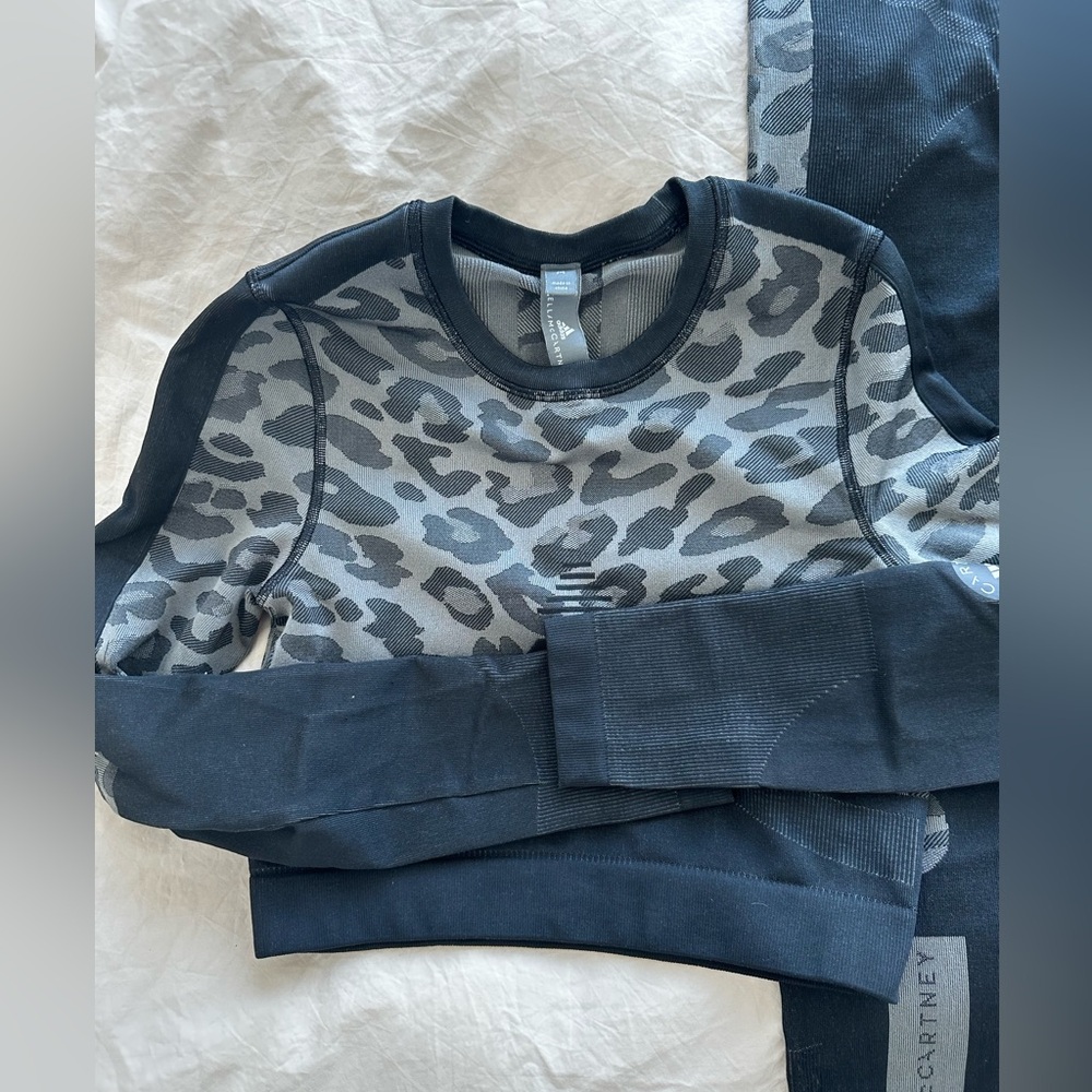 Adidas by Stella McCartney Black and Gray Leggings & Matching Top Set - Picture 4 of 7